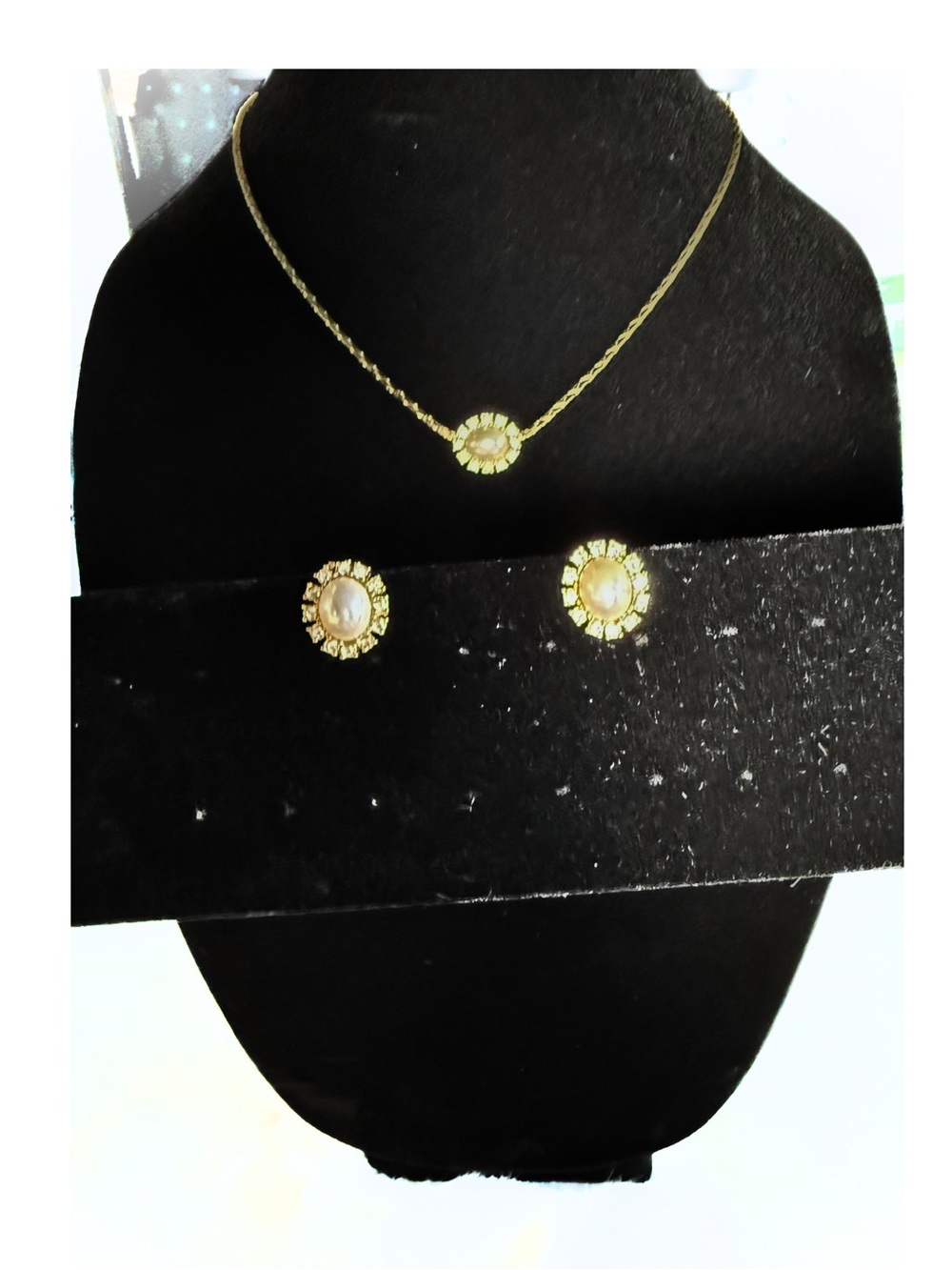 VTG 1980’s Christian Dior Gold Tone faux Pearl Necklace and Earring Set